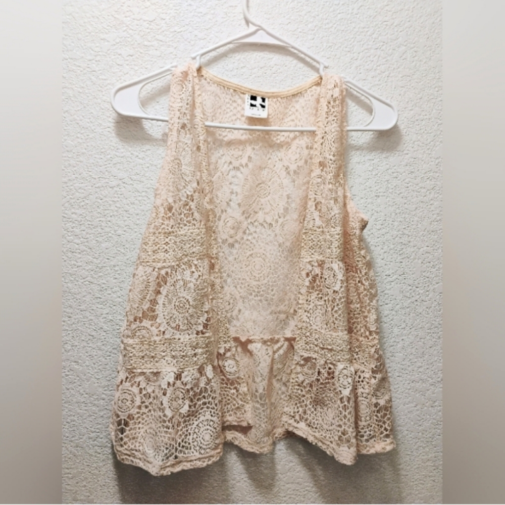 Elegant Beige Lace Women’s Top